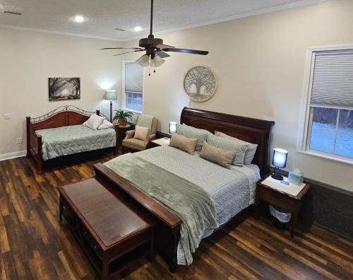 Decatur Apartment | Oakwood Oasis-Studio w Laundry & Kitchen