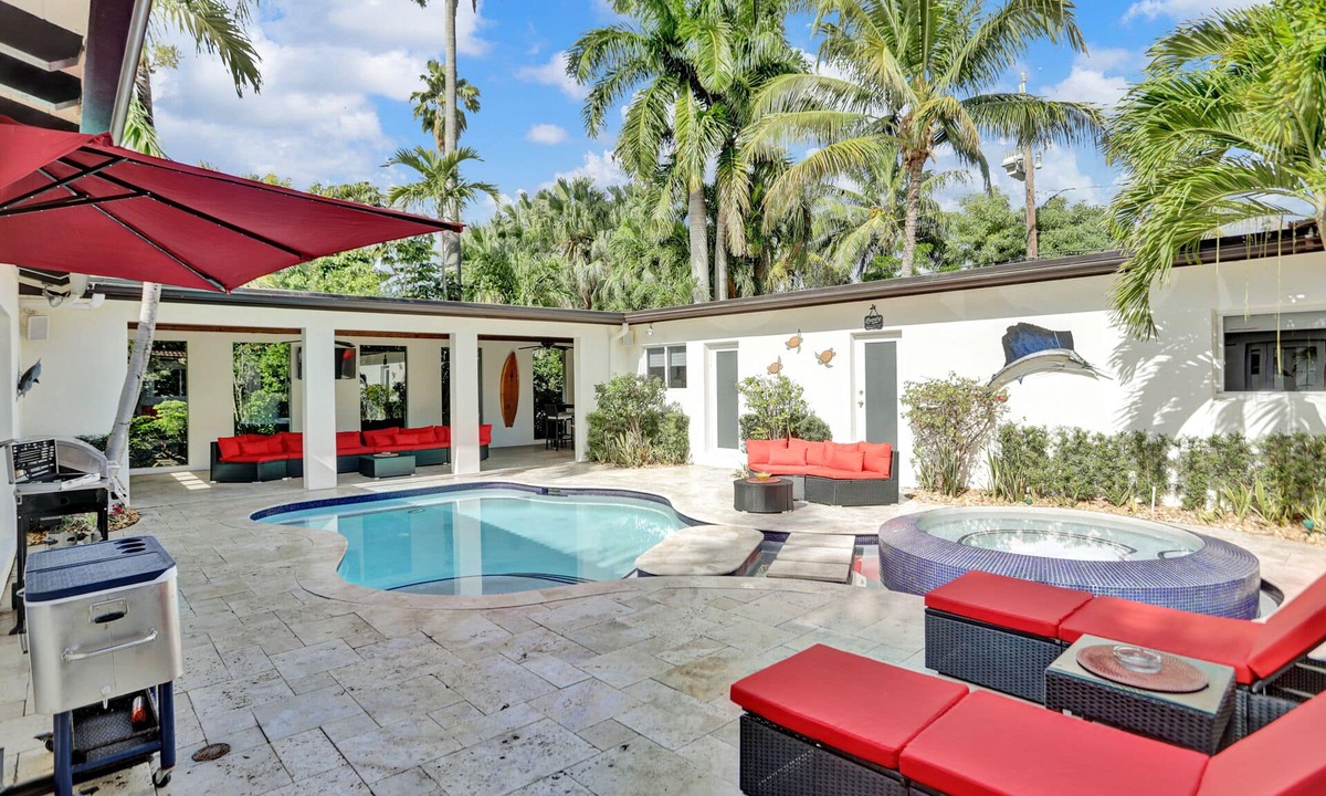 Hollywood Lakes House | Oasis 5 Bed, 3 Bath Pool Home Minutes to the Beach