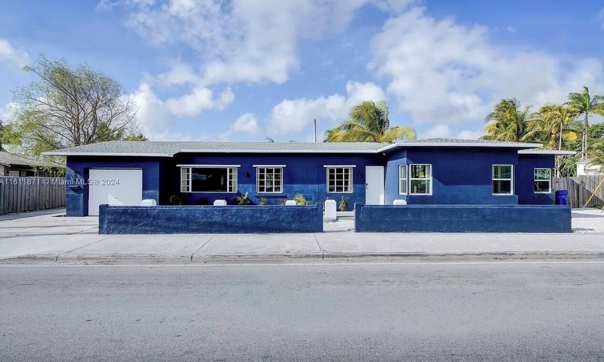 Poinciana Park House | Oasis Amidst Everything!