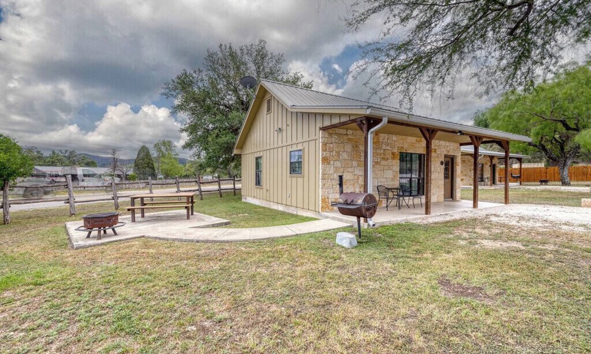 Concan Cabin | Oasis Cabin #1 on the Frio