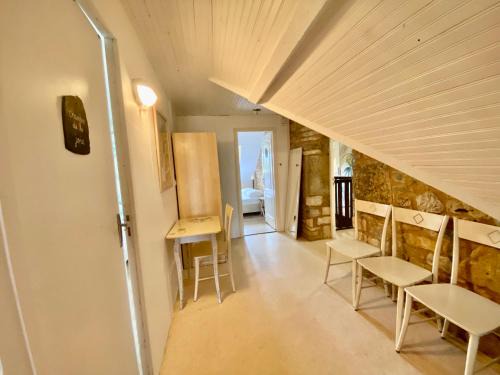 Chartrier-Ferriere House | Oasis des Ages