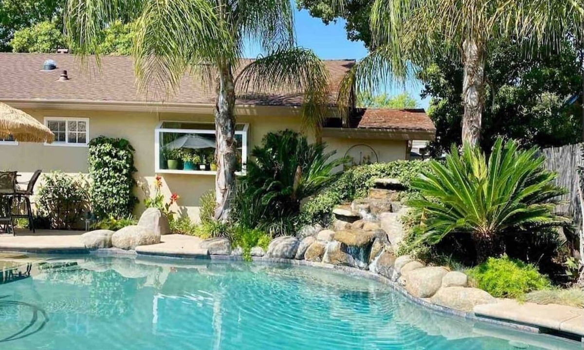 Roseville House | Oasis Getaway for 6