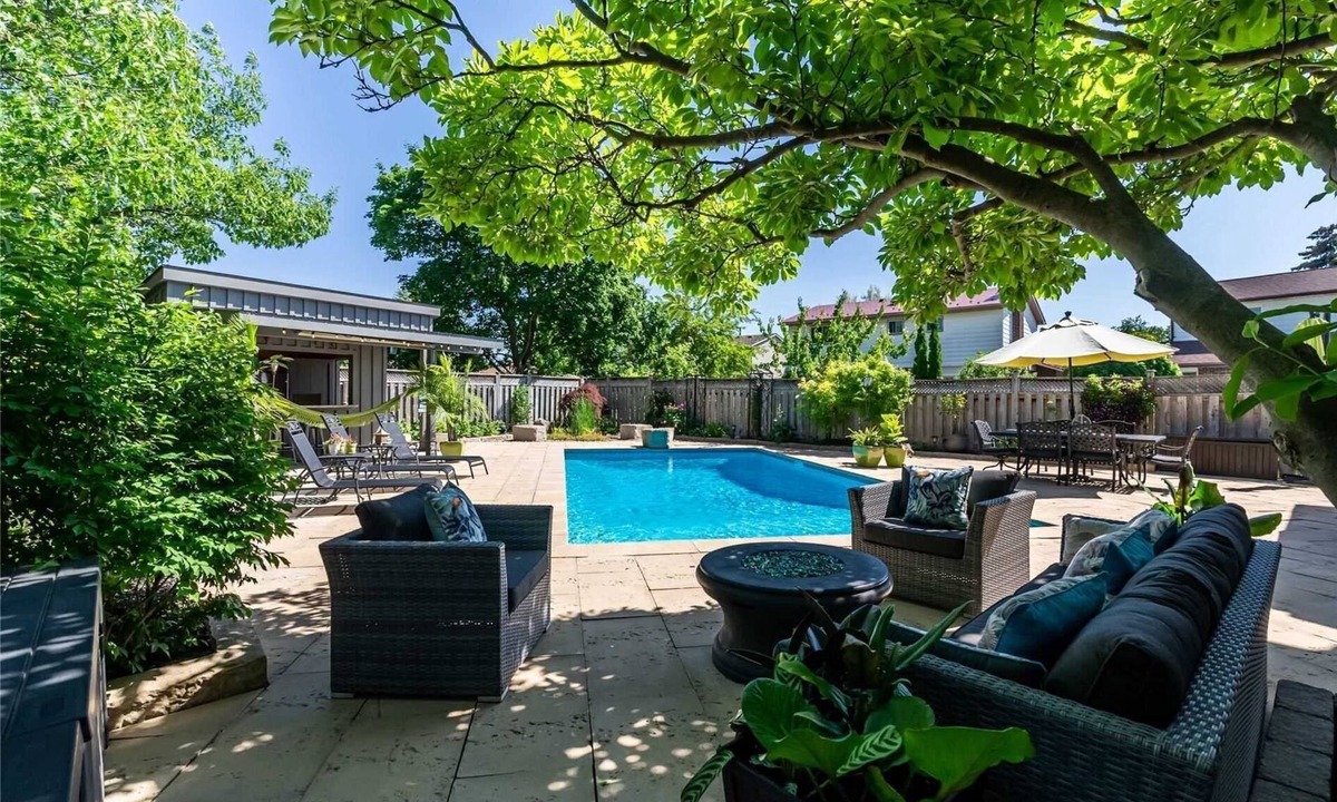 Milton House | Oasis LuxuryCottage Feel Huge Salt Heated PoolSauna Cabana Fire pit bbq sunroom