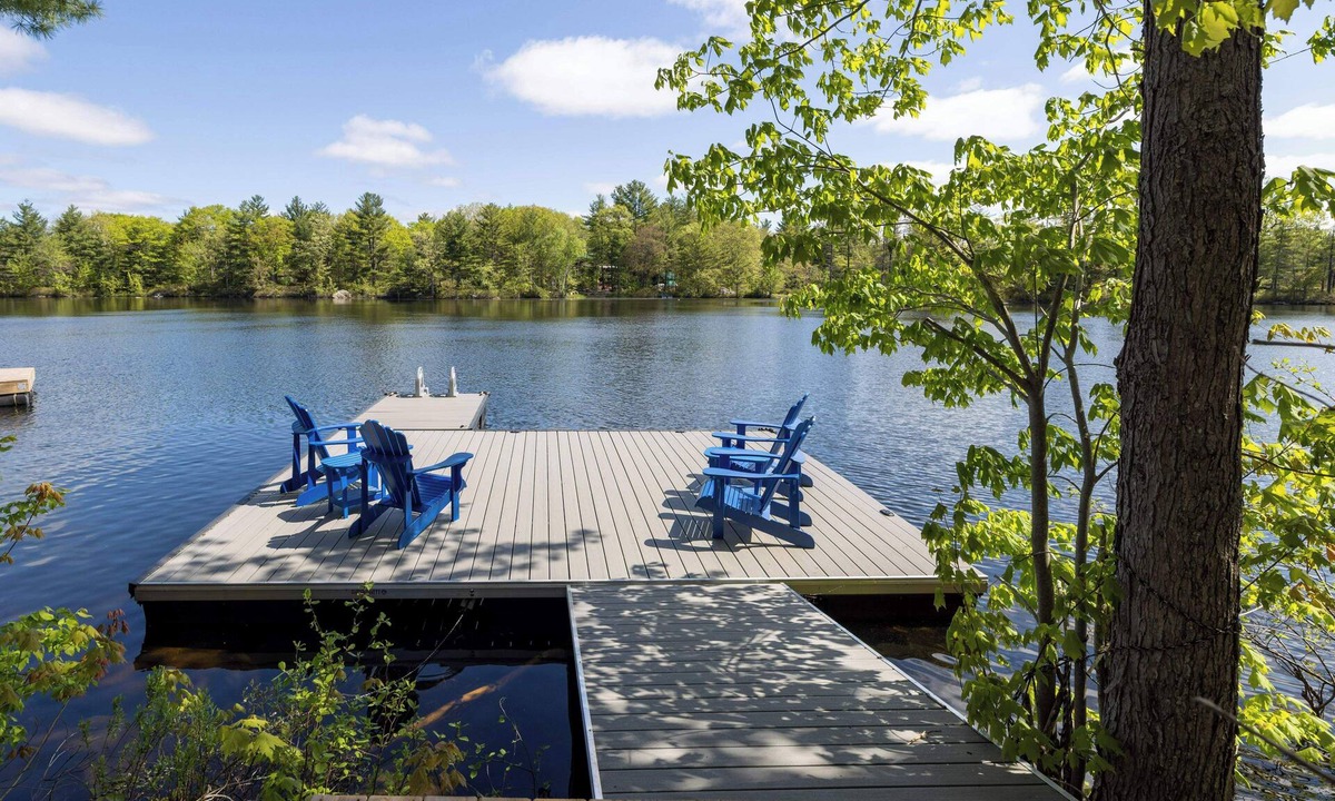 Central Frontenac Cottage | Oasis on relaxing private lake - perfect for swimming
