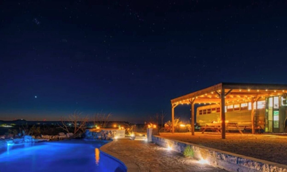 Goldsboro Cabin | Oasis Pool- Schoolie | Heated Pool and Hot Tub!