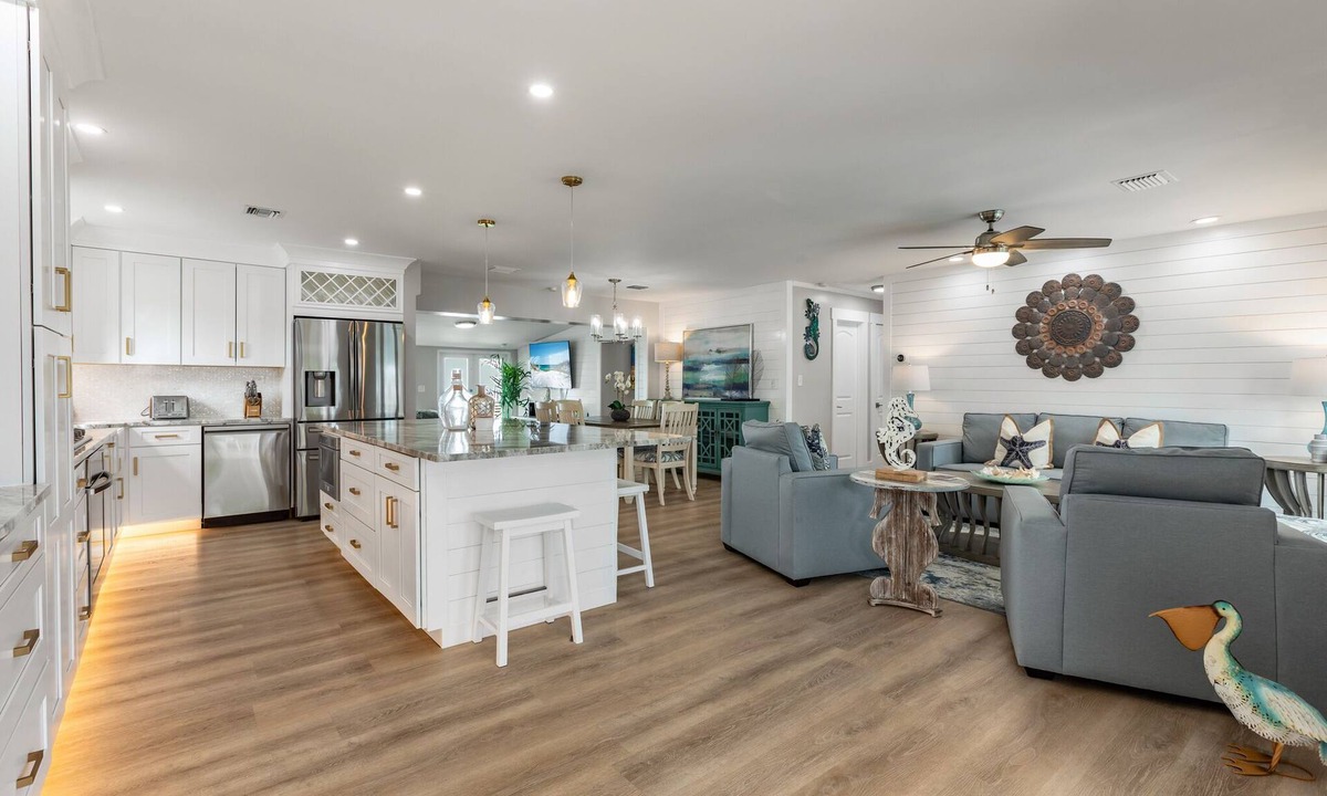 New Town House | OASIS SOUTH~Stunning 5 BR/3 Ba w/Pool!
