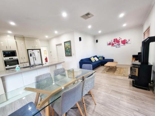 Newport House | Oberon home