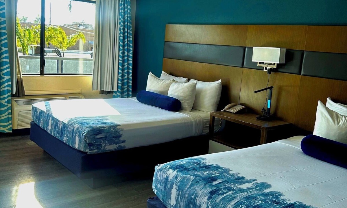 East Side Costa Mesa Hotel | OC Hotel Costa Mesa