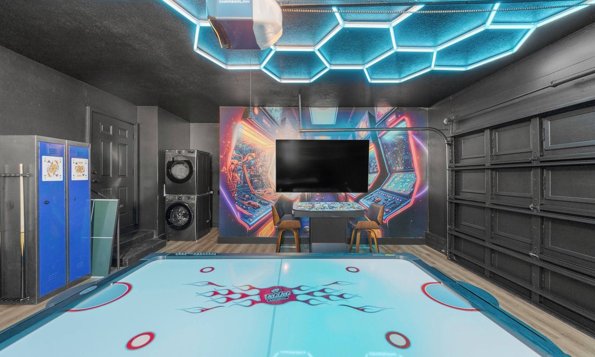 Ocala House | Ocala’s #1 Game Room · Pool · Hot Tub · 4BR · Sleeps 8 · Near WEC & Springs