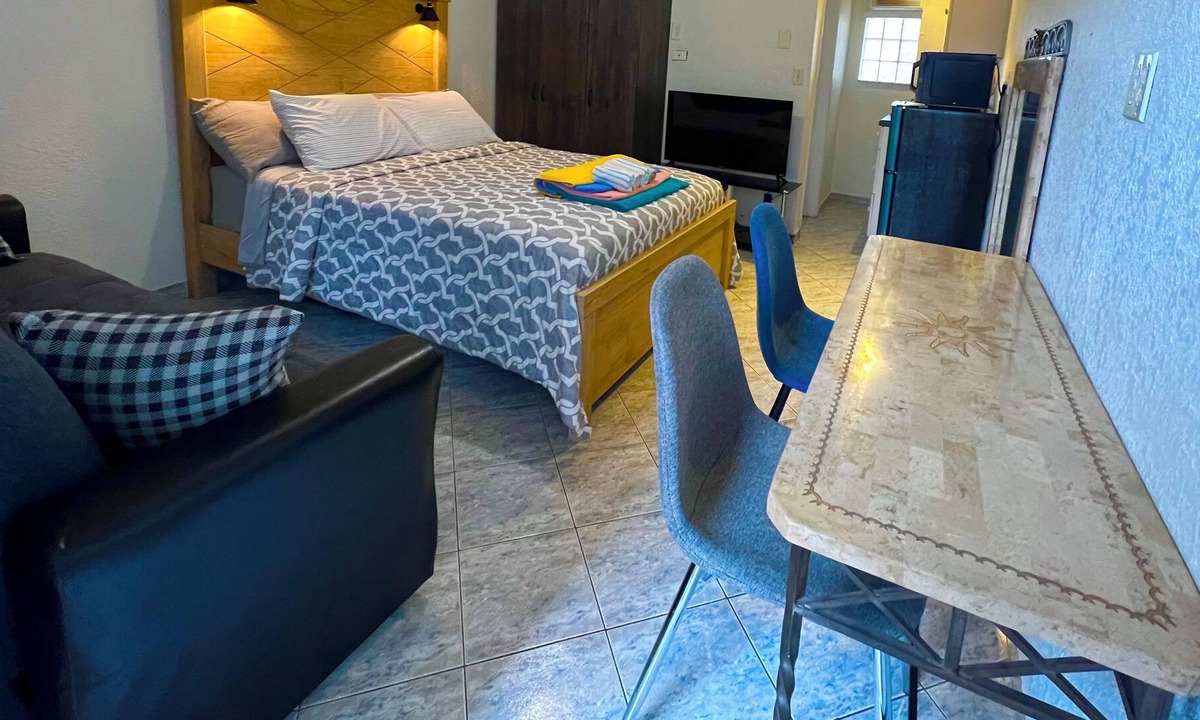 Hollywood Cabin | ocean and boardwalk retreat