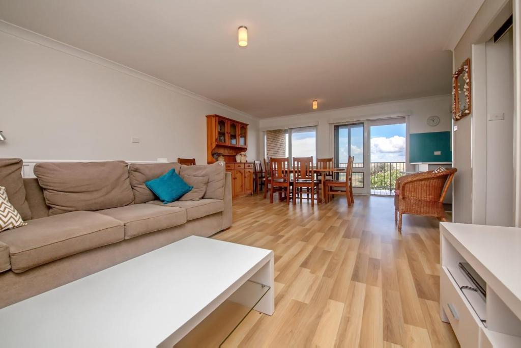 Anna Bay House | Ocean Avenue, 55