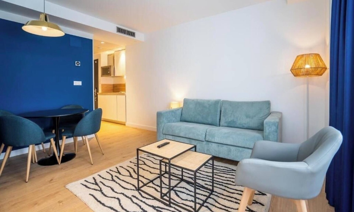 Gros Apartment | Ocean Breeze Gros Two Apartment near San Sebastián’s Surfing Beach
