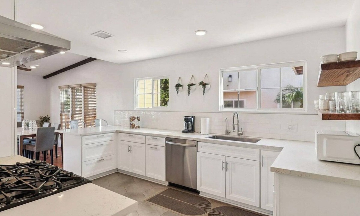 Ocean Beach House | Ocean Beach Compound, Walk to Beach, Sleeps 19