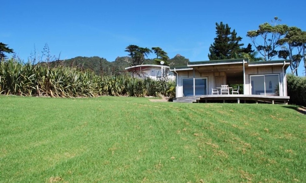 Whangarei Heads House | Ocean Beach Hideaway + Chalet