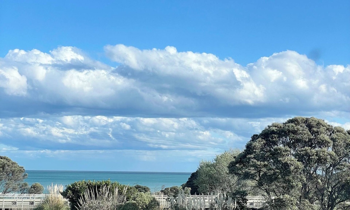 Gisborne House | Ocean Breeze at Wainui