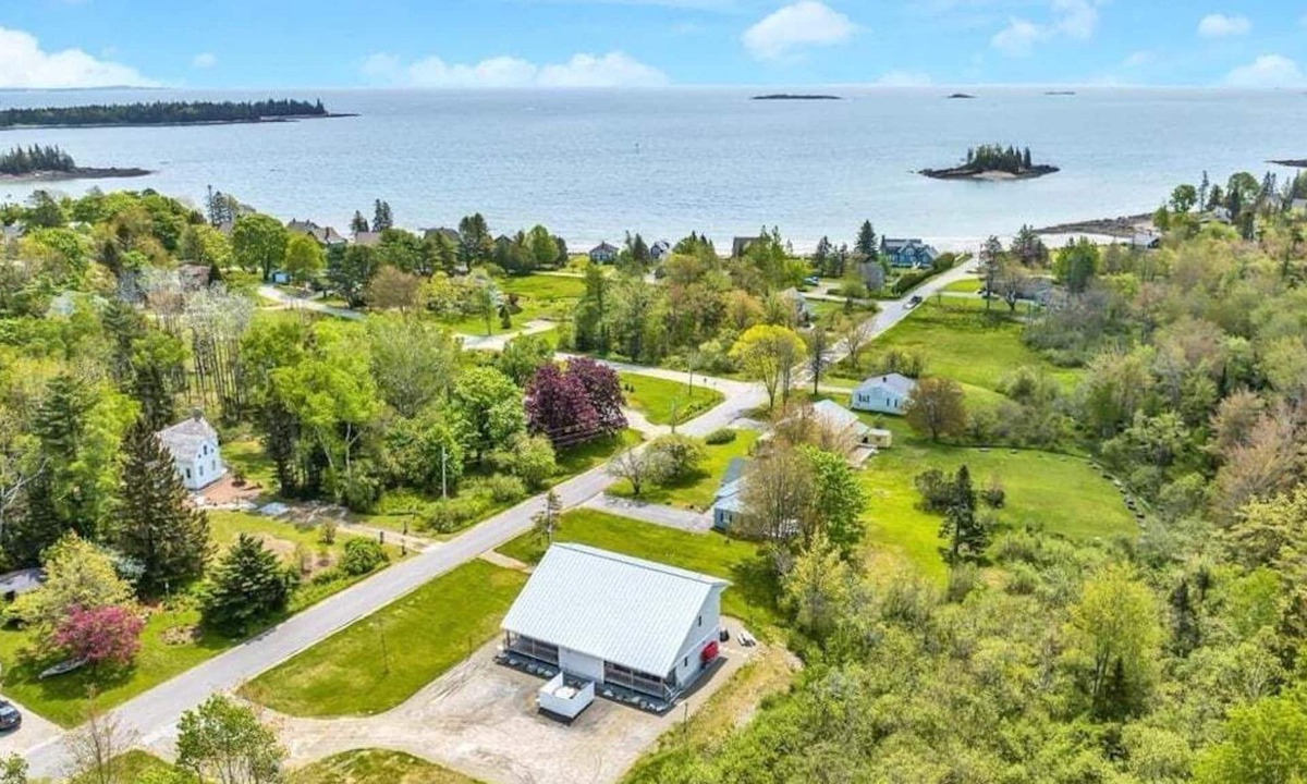 Owls Head House | Ocean Breeze Haven - Short walk from Crescent Beac