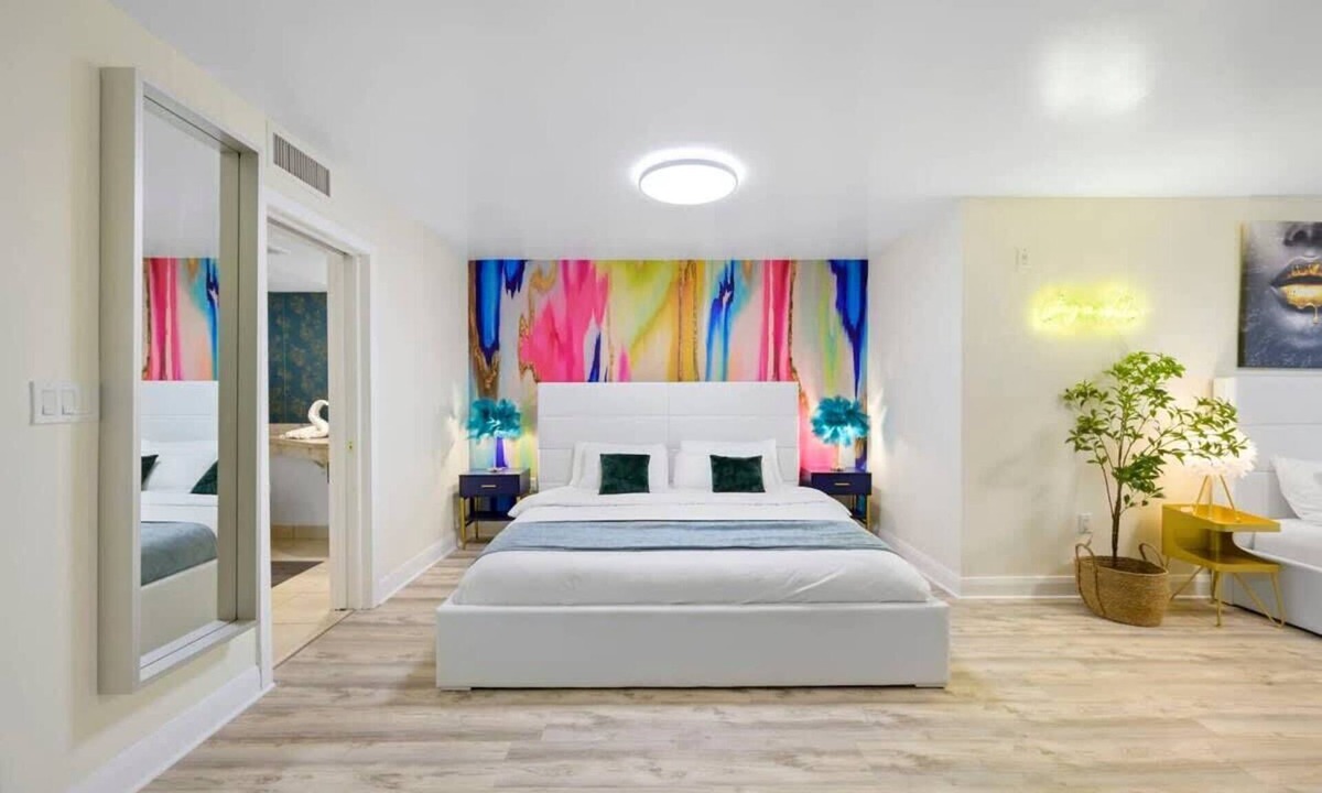 South Beach Condo | Ocean Drive Oasis | Rooftop Pool & Bar