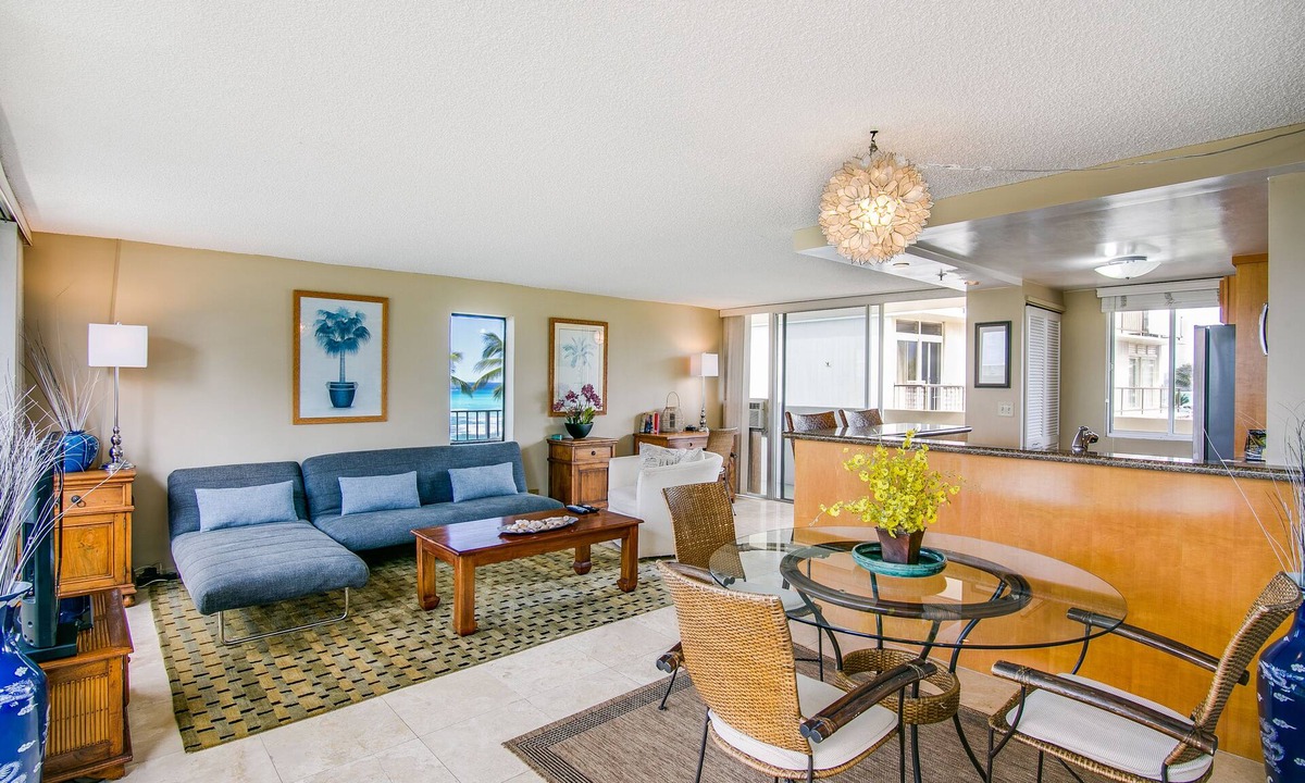 Diamond Head - Kapahulu - St. Louis Condo | Ocean Front Balcony, 2 Bedrooms, Full Kitchen