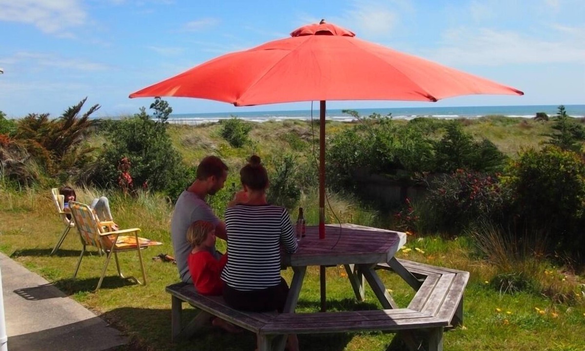 Waitarere Beach House | Ocean-front beach house