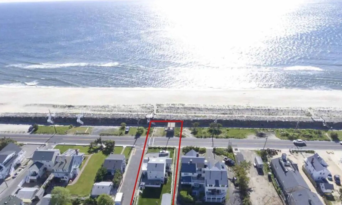 Sea Bright House | OCEAN FRONT BEACH HOUSEn4 bedroom, 3 Bath