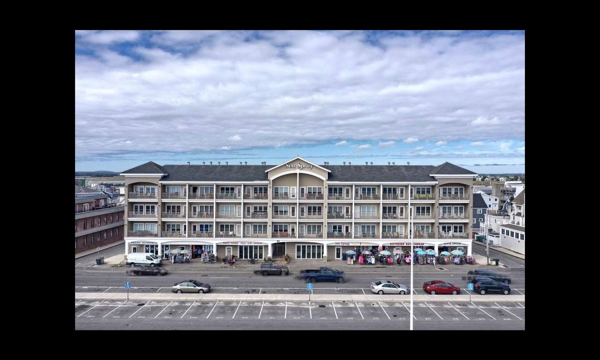 Hampton Condo | Ocean Front Beach View Fully Furnished Family Vacation Condo