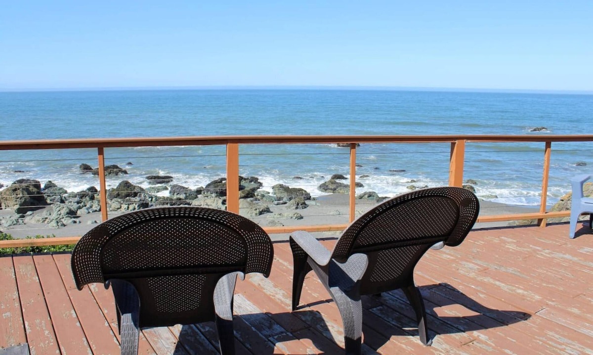 Smith River Apartment | Ocean Front Cabin 16 Jacuzzi Incredible Views