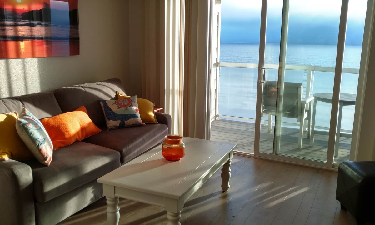 Lincoln City Condo | Ocean Front Condo - 1 Bedroom/bath - Sleeps 4