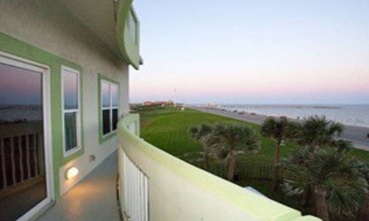 Galveston Condo | Ocean Front, Gorgeous Property Featured On HGTV Beachfront Bargain Hunt