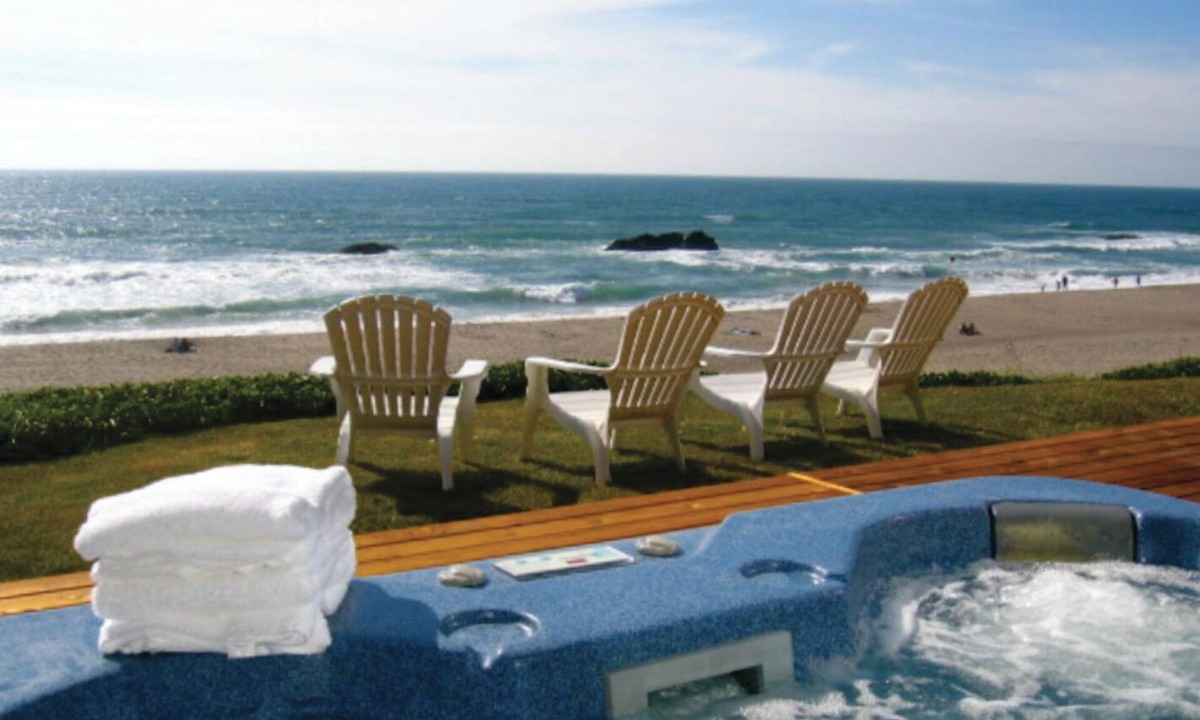 Lincoln City House | OCEAN FRONT KILLER VIEW, HOT TUB, WALK TO CASINO