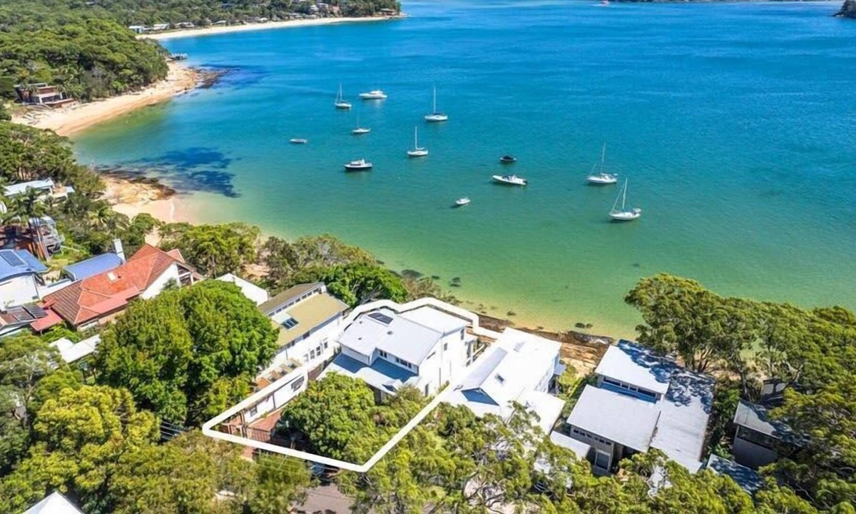 Bundeena House | Ocean Front Luxury - The Lambeth Walk