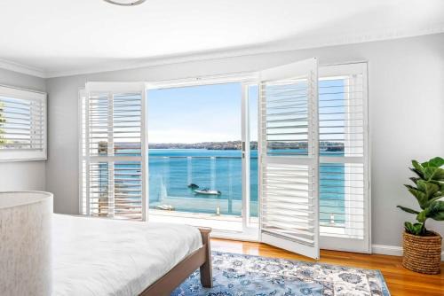 Bundeena House | Ocean Front Luxury The Lambeth Walk