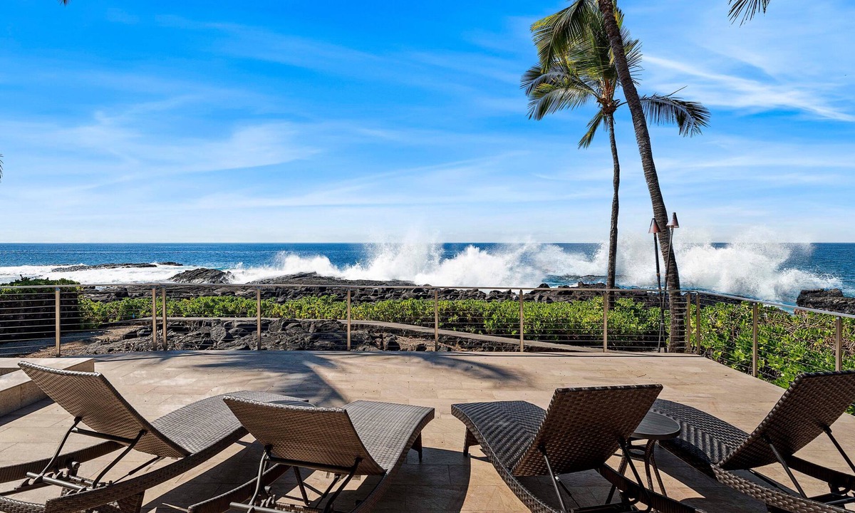 Historic Kailua Village House | 🏖️Ocean Front | Private Pool & Lanai | Island Comfort!