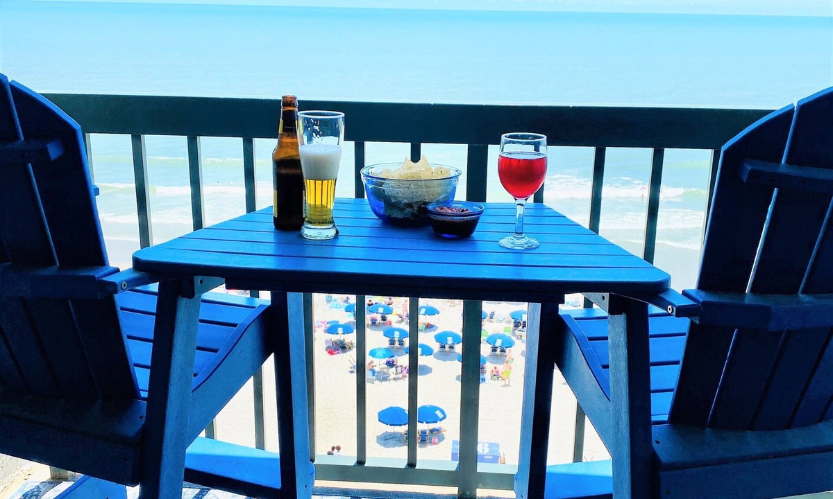 Ocean Drive Condo | OCEAN FRONT - REMODELED - CONTEMPORARY COASTAL CONDO