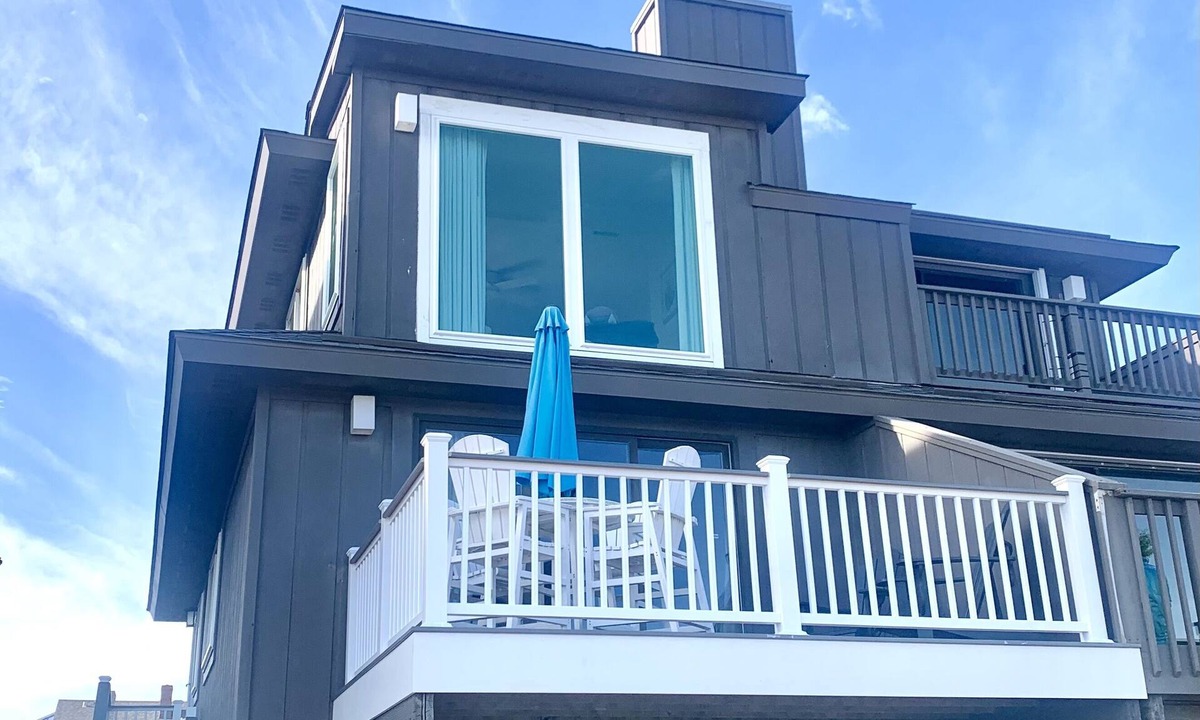 Wrightsville Beach House | OCEAN FRONT 3BR, GREAT LOCATION, STEPS TO THE BEACH, PERFECT FOR FAMILIES!