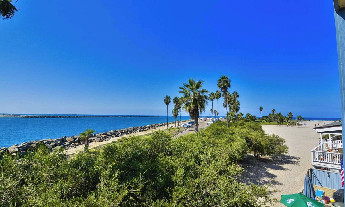 South Mission Beach Condo | Ocean Front View - Steps from the beach!