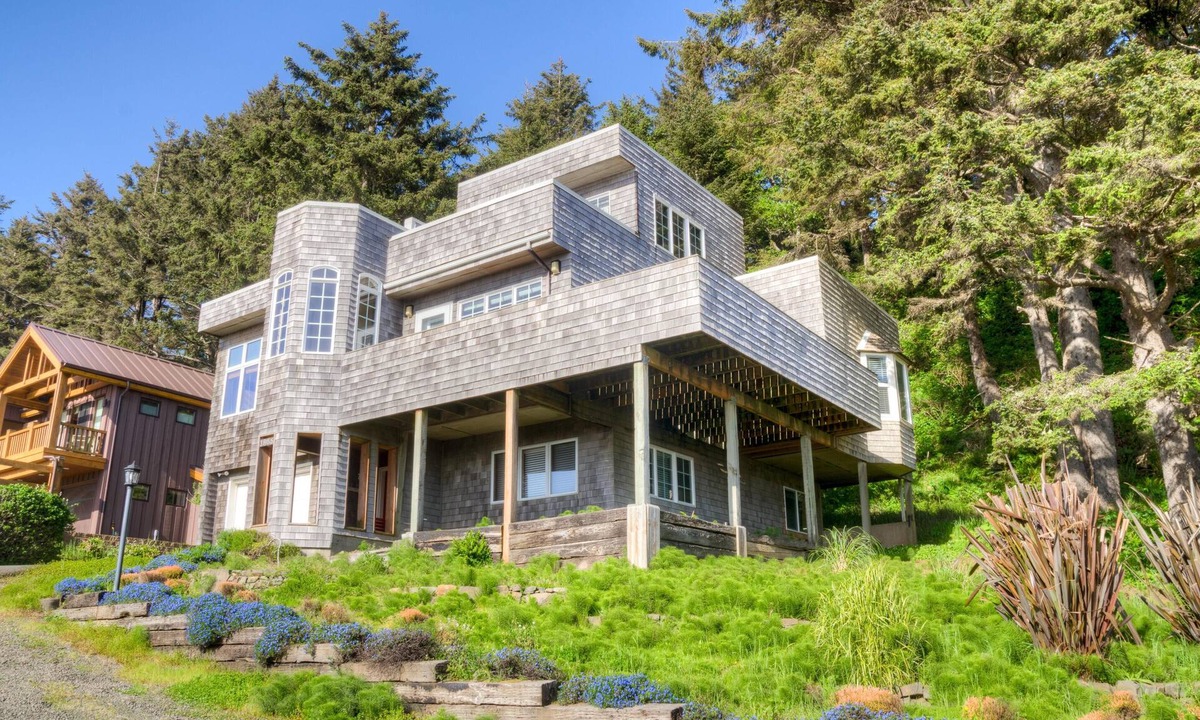 Tolovana Park House | Ocean & Haystack Rock View - Quick & close walk to beach!