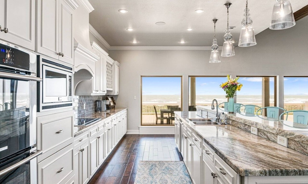 Crystal Beach House | Ocean One 4 Bedroom Home by RedAwning