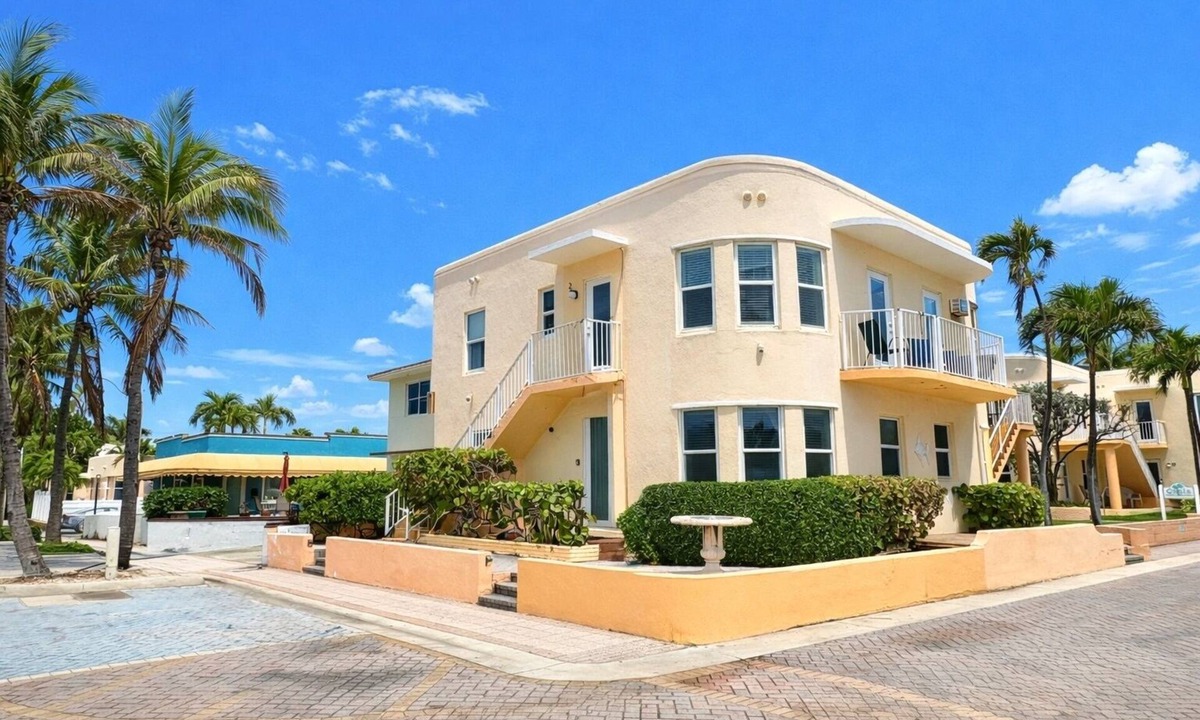 Hollywood Villa | Ocean Side Villa - Great View on The Beach, Ocean And Park