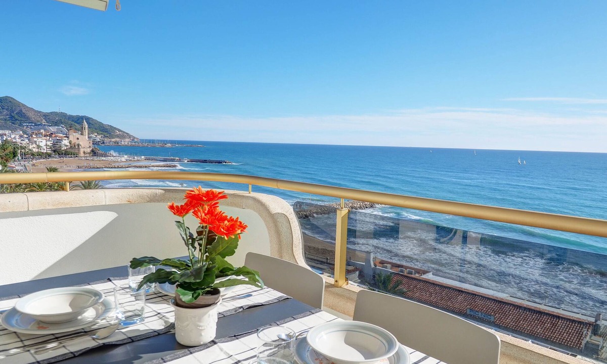 Sitges Town Center Apartment | Ocean Skyline Penthouse by Hello Homes Sitges