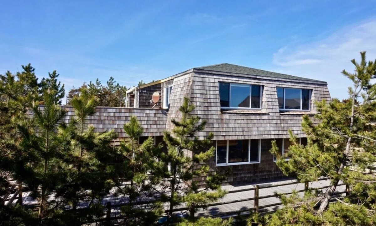 Kismet House | Ocean Therapy-A few steps from the beach