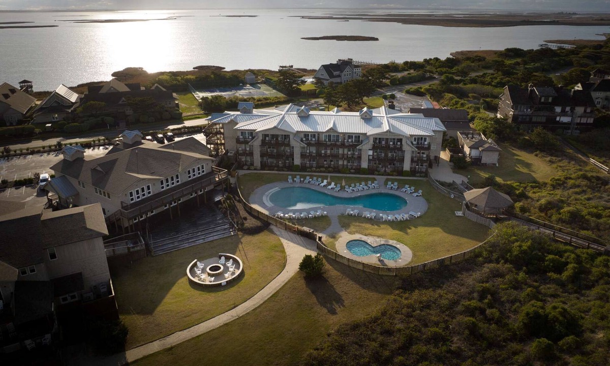 Duck Hotel | Ocean View 2 Queens + Restaurants & Pool + Spa