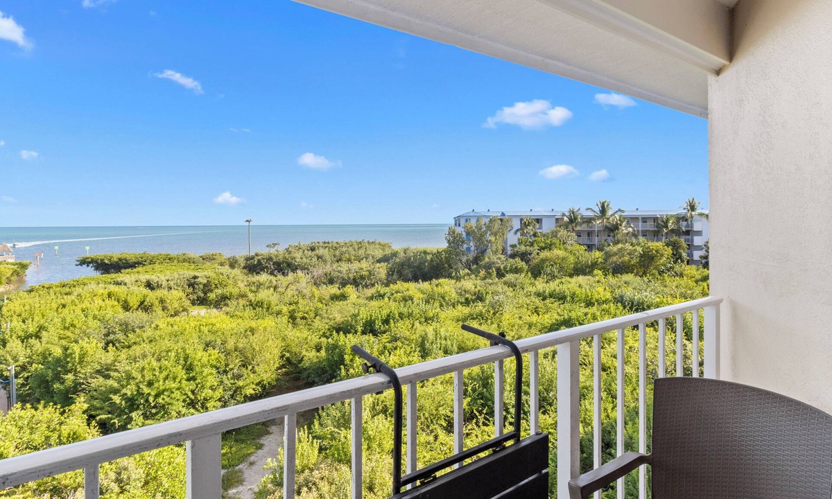 Tavernier Condo | Ocean View 2BR Pool, Private Beach