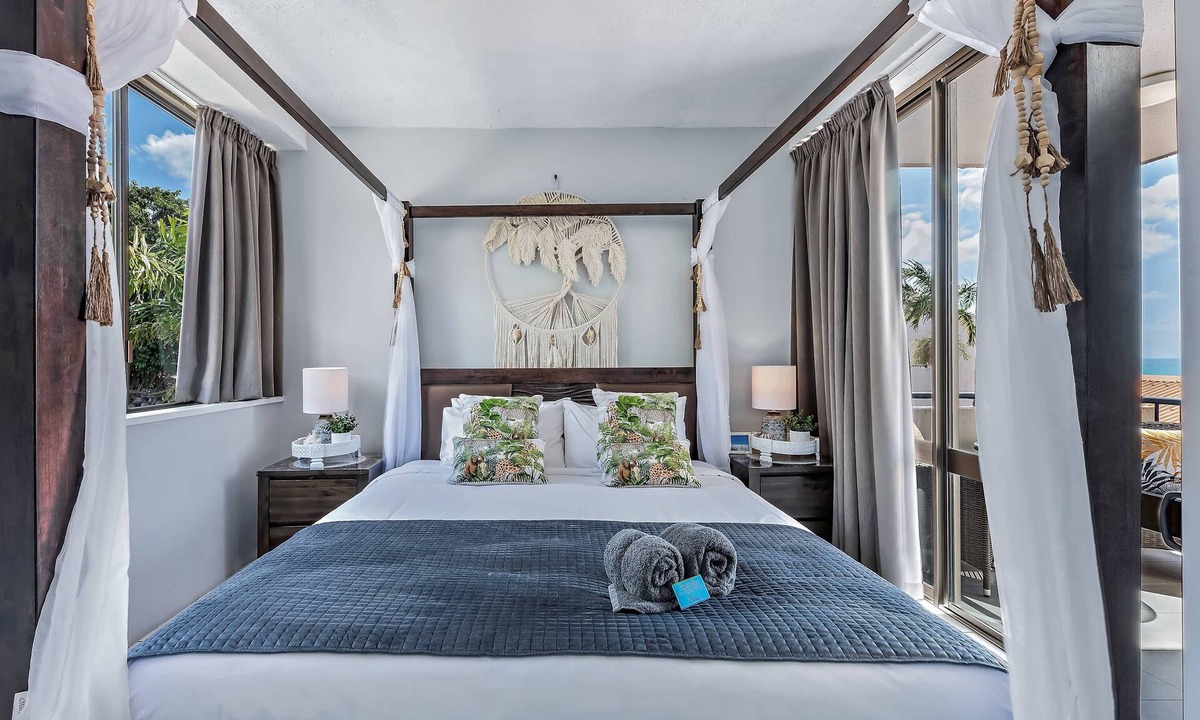 Airlie Beach Apartment | Ocean View 49 King Bed Spa Pool Wi-Fi