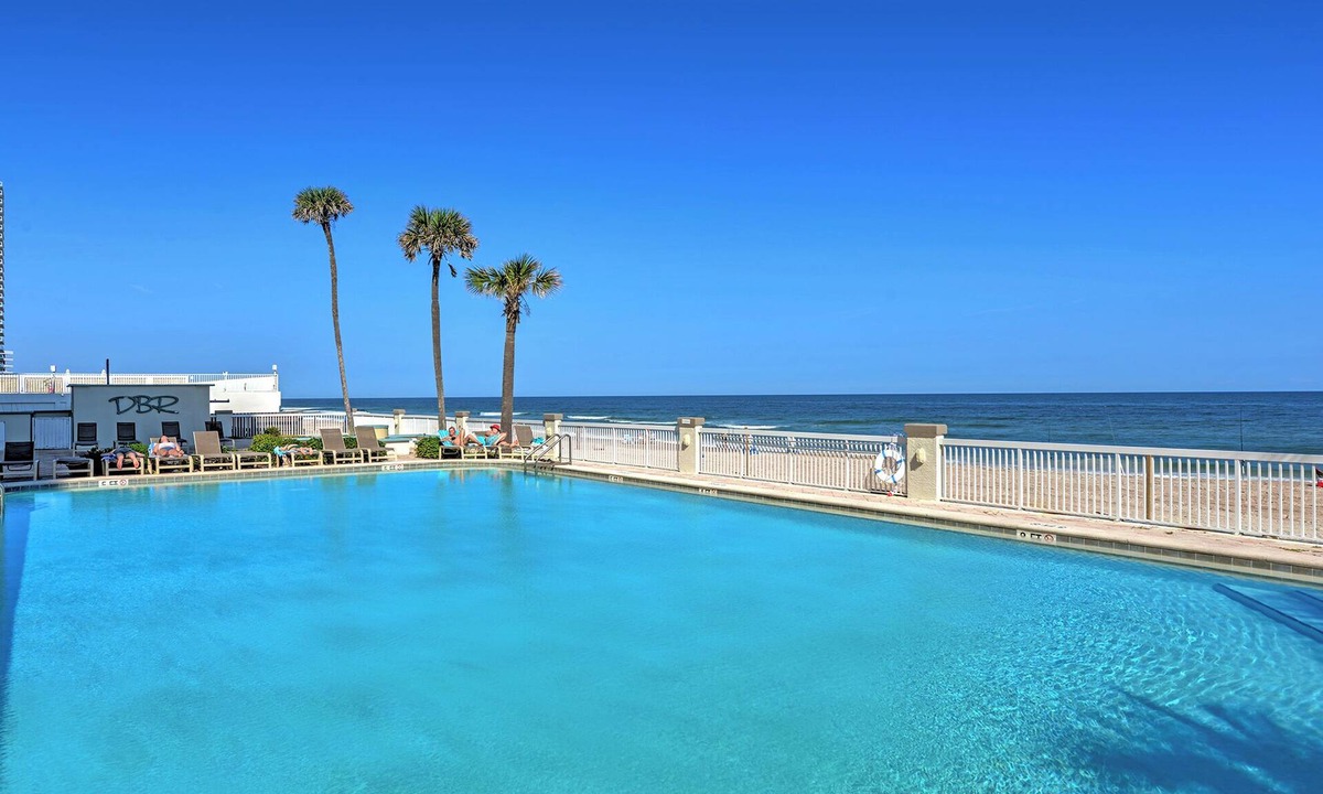 Ortona Park Condo | Ocean View Balcony Studio | Sleeps 4 | 12th Floor