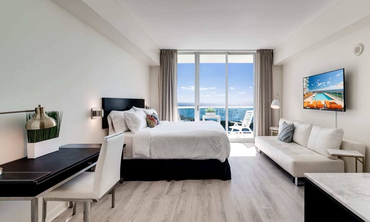 Coconut Grove Condo | Ocean View Balcony. Pool & Hot tub. Fast Wi-Fi