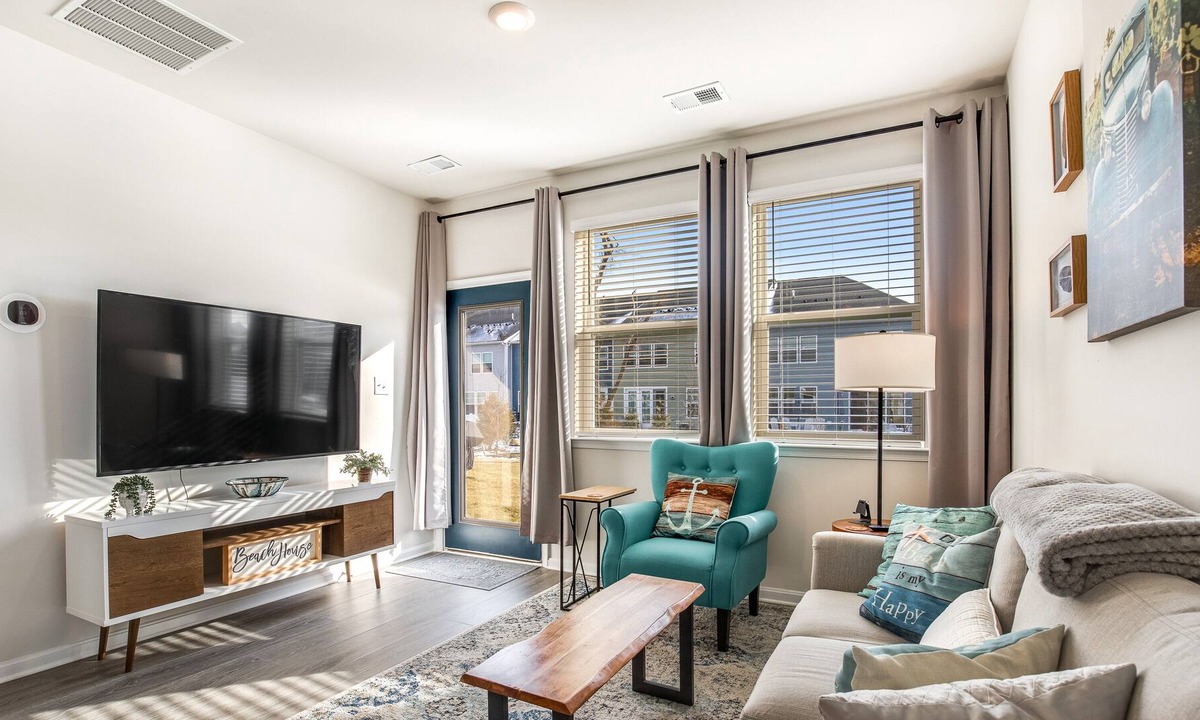 Ocean View House | Ocean View Beach Club Home w/pool & sauna, central AC, free WiFi, fitness center