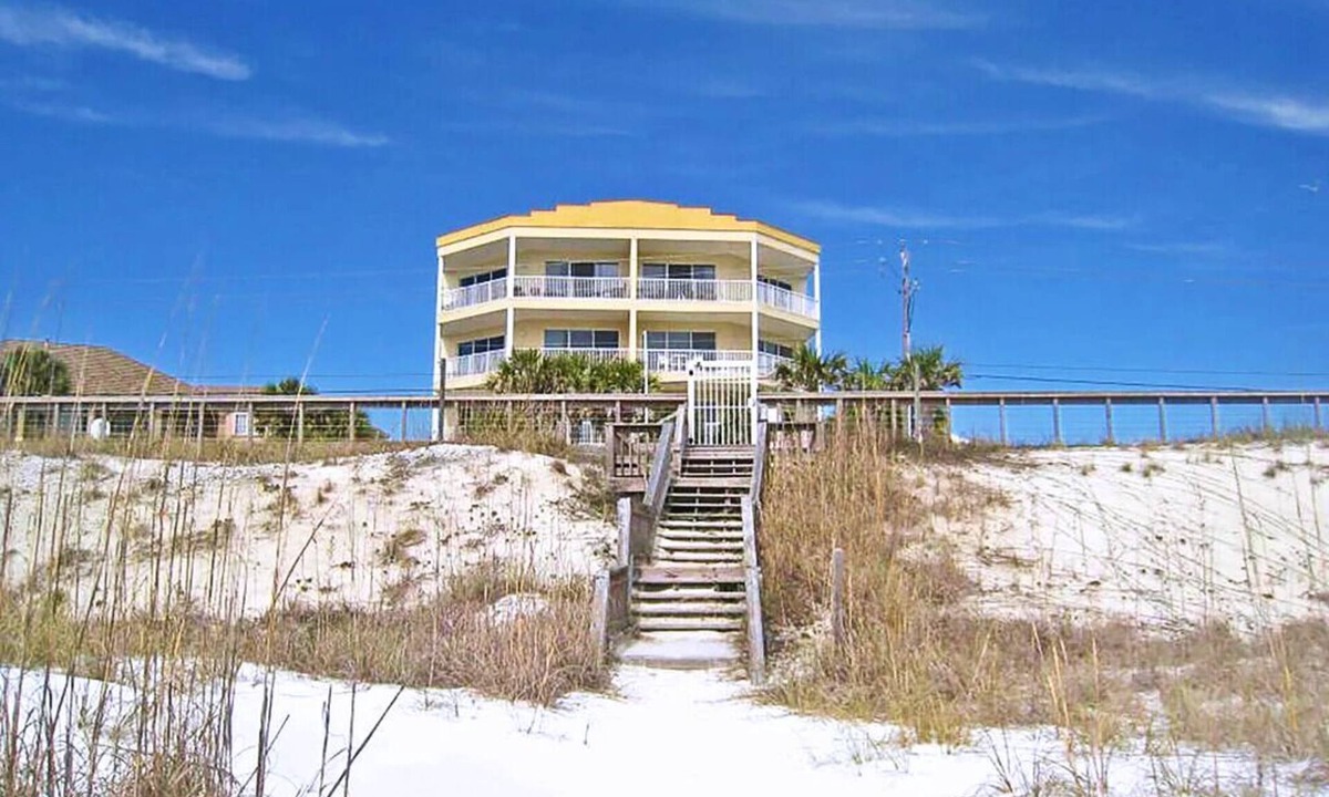 Avalon Beach Estates Condo | Ocean View, Beach service incl, Steps to Beach, Pool