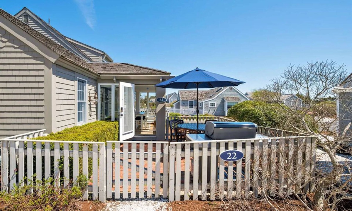 Mashpee Cottage | Ocean view beachfront in Maushop Village