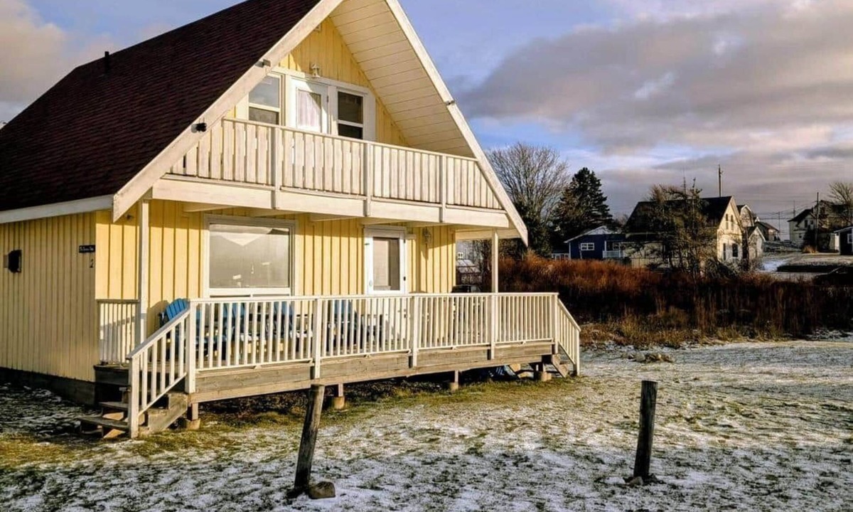 Lockeport Ski Chalet | Ocean-View Chalet · King + 2 Queens · Pet-Friendly