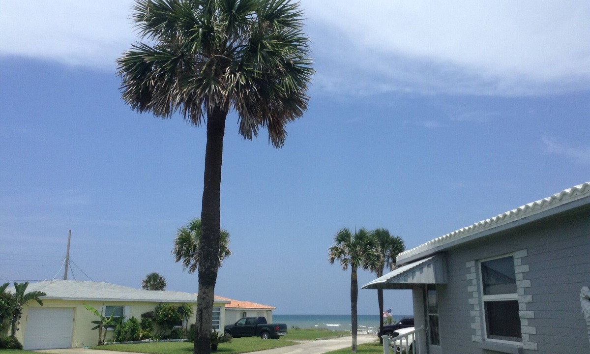 O'byrne House | Ocean view cottage in Ormond by the Sea